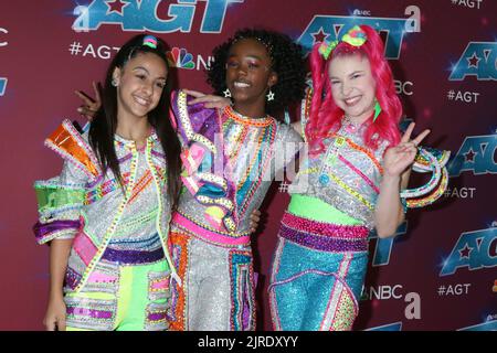 Pasadena, CA. 23. August 2022. XOMGPOP bei der Ankunft für AMERICA'S GOT TALENT (AGT) Saison 17 Live Show Red Carpet, Sheraton Pasadena Hotel, Pasadena, CA 23. August 2022. Kredit: Priscilla Grant/Everett Collection/Alamy Live Nachrichten Stockfoto