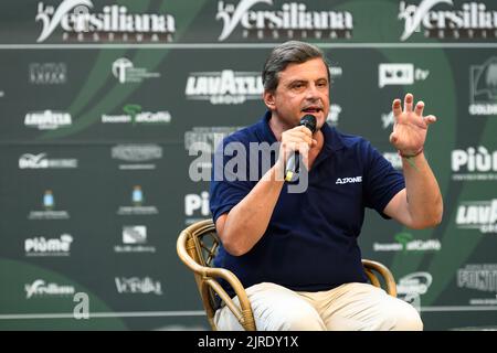 Marina Di Pietrasanta, Italien. 23. August 2022. Carlo Calenda Leiter der azione bei der Sitzung caffè der Versiliana. Auf dem Foto Carlo Calenda Credit: Stefano Dalle Luche/Alamy Live News Stockfoto