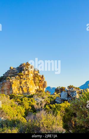 Zerklüftete Berglandschaft mit Fynbos-Flora in Kapstadt, Südafrika Stockfoto