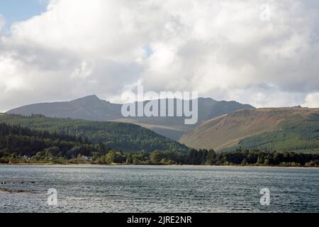 Beinn Tarsuinn Blick über Brodick Bay von Brodick Seafront Brodick die Isle of Arran North Ayrshire Schottland Stockfoto