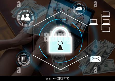 Digitales Vorhängeschloss-Symbol, Cyber-Sicherheitsnetzwerk und Datenschutztechnologie auf dem Bildschirm der virtuellen Schnittstelle. Online-Internetzugang autorisierter Zugriff gegen Stockfoto