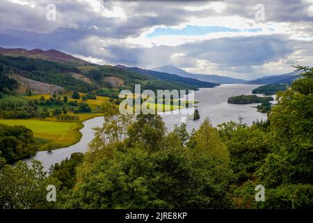 Erhöhter Blick über Loch Tummel, in der Nähe von Pitlochry, Perth und Kinross, Schottland, Großbritannien Stockfoto