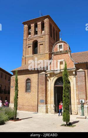 Die umgebaute Kirche beherbergt das Museum der römischen Villa Olmeda Saldaña Palencia Castile and Leon Spain Stockfoto