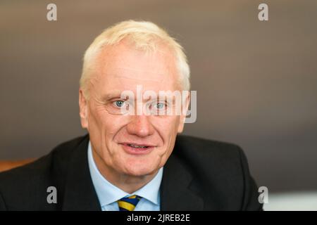 RIGA, LETTLAND. 24.. August 2022. Graham Stuart (auf dem Foto), Staatsminister für Europa des Vereinigten Königreichs, trifft sich mit dem lettischen Außenminister Edgars Rinkevics. Stockfoto