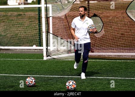 Der englische Manager Gareth Southgate hat während der Einführung der neuen Finanzierungszusage der Football Foundation in Höhe von 92 Millionen Â£für Mehrzwecksporteinrichtungen im Gunnersbury Park Sports Hub, London, eingestiegen. Bilddatum: Mittwoch, 24. August 2022. Stockfoto