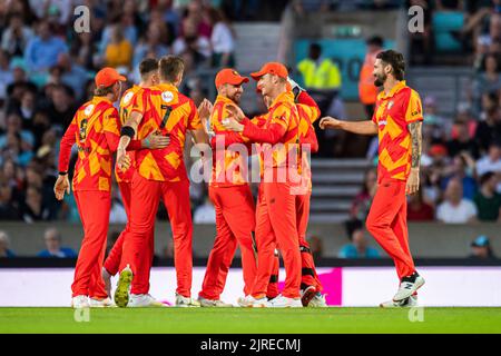 LONDON, GROSSBRITANNIEN. 23. Aug, 2022. Während der Hundert - Oval Invincibles vs Birmingham Phoenix auf dem Kia Oval Cricket Ground am Dienstag, 23. August 2022 in LONDON ENGLAND. Kredit: Taka G Wu/Alamy Live Nachrichten Stockfoto