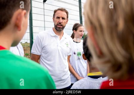 Gareth Southgate, Manager von England, bei der Einführung der neuen £92 Millionen-Finanzierung durch die Football Foundation für Mehrzwecksporteinrichtungen im Gunnersbury Park Sports Hub, London. Bilddatum: Mittwoch, 24. August 2022. Stockfoto