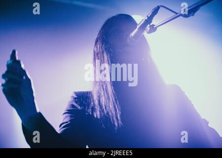 Kopenhagen, Dänemark. 23. August 2022. Der britische Dark Folk Act A.A. Williams spielt ein Live-Konzert im Pumpehuset in Kopenhagen. (Foto: Gonzales Photo/Alamy Live News Stockfoto