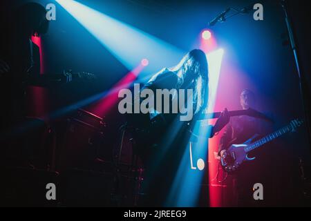 Kopenhagen, Dänemark. 23. August 2022. Der britische Dark Folk Act A.A. Williams spielt ein Live-Konzert im Pumpehuset in Kopenhagen. (Foto: Gonzales Photo/Alamy Live News Stockfoto