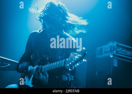 Kopenhagen, Dänemark. 23. August 2022. Die japanische Instrumental-Rockband Mono spielt ein Live-Konzert im Pumpehuset in Kopenhagen. Hier ist Gitarrist Hideki Suematsu alias Yoda live auf der Bühne zu sehen. (Foto: Gonzales Photo/Alamy Live News Stockfoto