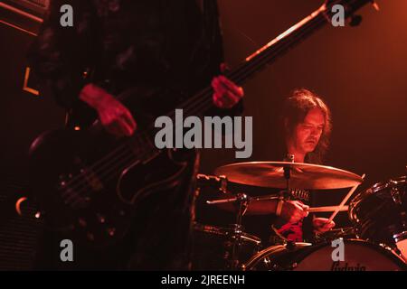 Kopenhagen, Dänemark. 23. August 2022. Die japanische Instrumental-Rockband Mono spielt ein Live-Konzert im Pumpehuset in Kopenhagen. Hier ist Drummer Dahm Majuri Cipolla live auf der Bühne zu sehen. (Foto: Gonzales Photo/Alamy Live News Stockfoto