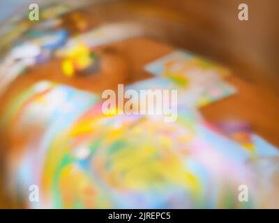 Kinder zeichnen Klasse in der Kunstakademie Bewegung Unschärfe. Masterclass lektionin Workshop Blur Template Design. Stockfoto