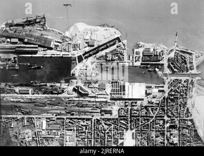 Operation Chariot - der Überfall auf St Nazaire, 27/28 März 1942 Aerial reconnaissance Foto des Docks an St Nazaire vor der Operation übernommen. Stockfoto