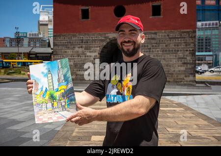 Evgeny Bondarenko russischer Comiczeichner, Grafiker und Illustrator mit ukrainischen Rooths präsentiert seine Arbeit Unterstützung der Ukraine auf der Straße in der Innenstadt von Taipei Taipei, Taiwan am 24/08/2022 Bondarenko unterstützt die Bewegung zur Unterstützung der Ukraine im Krieg mit Russland, Verkauft sein Kunstwerk, das die Proteste in Taipeh zeigt, und verwendet das Geld aus dem Verkauf, um Ukrainern zu helfen. Allein in diesem Monat schickte eine Gruppe namens „Taiwan steht mit der Ukraine“ humanitäre Hilfe in die Ukraine, darunter 154 medizinische Betten für ukrainische Krankenhäuser. Von Wiktor Dabkowski Stockfoto