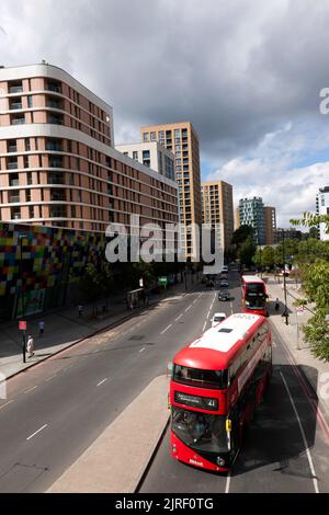 Blick auf das Loampit Val von der Lewisham Station. Zeigt all die neuen, unerwünschten, hässlichen Hochhausentwicklungen. Stockfoto