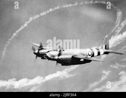 De Havilland Mosquito PR Mk IX Nr. 1409 (meteorologische) Flug in Wyton, Huntingdonshire, November 1944. Mosquito PR Mark IX, ML897&#145;&#146; der in Nr. 1409 (meteorologische) Flug, Bomber Command, Wyton, Huntingdonshire, im Flug. Stockfoto