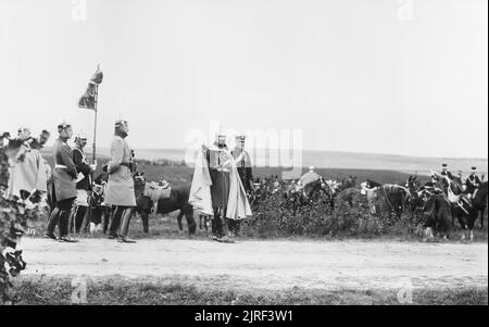 Der kaiserlichen deutschen Armee 1890 - 1913 Kaiser Wilhelm II. Weist auf ein Ereignis das Interesse der britischen Junior Minister im Colonial Office, Winston Churchill, im Sommer Manöver der kaiserlichen deutschen Armee im Jahr 1906. Stockfoto