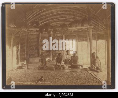 Samoisches Haus, Apia. Kava Making, 1884, Dunedin, von Burton Brothers, Alfred Burton. Stockfoto