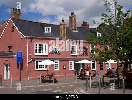 Das 16. Century King’s Arms Hotel, ein ehemaliges Postkutscherhaus, Abergavenny, Wales, Vereinigtes Königreich Stockfoto