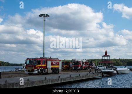 Lappeenranta, Finnland. 21. August 2022. Im Sommer Feuerwehrfahrzeuge auf der Anlegestelle des Hafens von Lappeenranta Stockfoto
