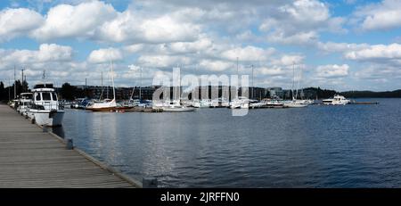 Lappeenranta, Finnland. 21. August 2022. Panorama des Hafens von Lappeenranta im Sommer Stockfoto