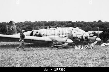 Die Schlacht von Großbritannien eine Heinkel He 111 P von Stab/KG 55 die Crash-bei Hipley in Hampshire am 12. Juli 1940 gelandet. Es war, der durch die Hurrikane von 'B' Flug, Nr. 43 Squadron über Southampton Wasser. Stockfoto