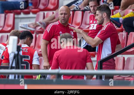 ROTTERDAM, NIEDERLANDE - 24. AUGUST: Cheftrainer Arne Slot von Feyenoord während des Freundschaftsspiels zwischen Feyenoord und Willem II in Varkenoord am 24. August 2022 in Rotterdam, Niederlande (Foto: Geert van Erven/Orange Picts) Stockfoto