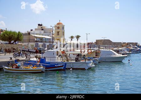 Fischerboote im Hafen von Ierapetra, der schönsten Stadt Griechenland, Kreta, Griechenland, Europa | Fischerboote im Hafen von Ierapetra, Th Stockfoto