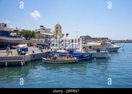 Fischerboote im Hafen von Ierapetra, der schönsten Stadt Griechenland, Kreta, Griechenland, Europa | Fischerboote im Hafen von Ierapetra, Th Stockfoto