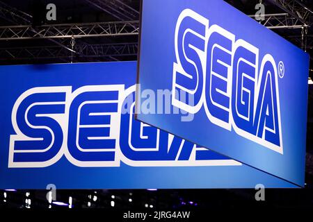 Köln, Deutschland. 24. August 2022. Das Logo von Sega auf der Gamescom. Nach zwei Ausgaben ohne Publikum hat die Videospielmesse Gamescom in Köln wieder mit Besuchern begonnen. Quelle: Rolf Vennenbernd/dpa/Alamy Live News Stockfoto