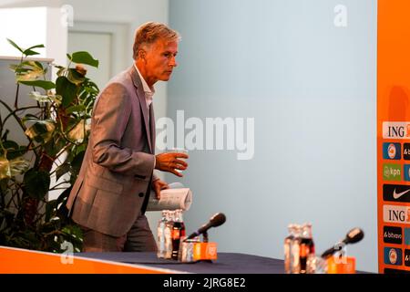 ZEIST, NIEDERLANDE - 24. AUGUST: Neuer zugewiesener Trainer Andries Jonker aus den Niederlanden während einer Pressekonferenz der niederländischen Frauen-Fußballmannschaft auf dem KNVB-Campus am 24. August 2022 in Zeist, Niederlande (Foto: Rene Nijhuis/Orange Picots) Stockfoto
