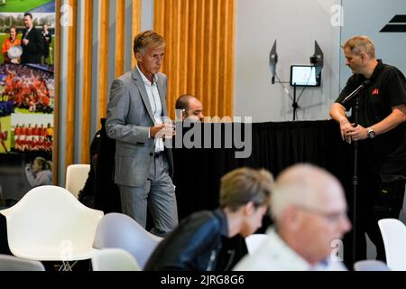 ZEIST, NIEDERLANDE - 24. AUGUST: Neuer zugewiesener Trainer Andries Jonker aus den Niederlanden während einer Pressekonferenz der niederländischen Frauen-Fußballmannschaft auf dem KNVB-Campus am 24. August 2022 in Zeist, Niederlande (Foto: Rene Nijhuis/Orange Picots) Stockfoto