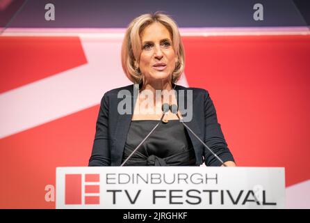 Die Journalistin Emily Maitlis probt im Vorfeld der MacTaggart Lecture 2022 im Lennox beim EICC beim Edinburgh TV Festival. Bilddatum: Donnerstag, 24. August 2022. Stockfoto