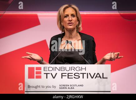 Die Journalistin Emily Maitlis probt im Vorfeld der MacTaggart Lecture 2022 im Lennox beim EICC beim Edinburgh TV Festival. Bilddatum: Donnerstag, 24. August 2022. Stockfoto