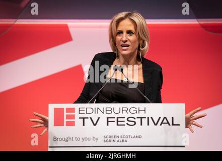 Die Journalistin Emily Maitlis probt im Vorfeld der MacTaggart Lecture 2022 im Lennox beim EICC beim Edinburgh TV Festival. Bilddatum: Donnerstag, 24. August 2022. Stockfoto