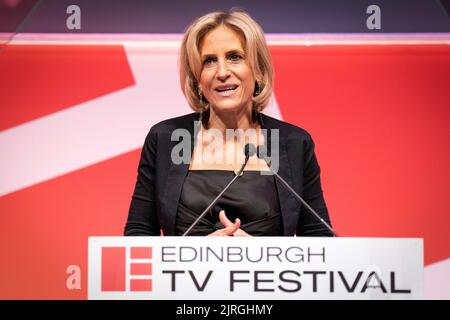 Die Journalistin Emily Maitlis probt im Vorfeld der MacTaggart Lecture 2022 im Lennox beim EICC beim Edinburgh TV Festival. Bilddatum: Donnerstag, 24. August 2022. Stockfoto