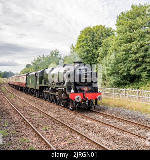 London Midland and Scottish Railway (LMS) Royal Scot Class 6100 (Nummer 46100 der British Railways) (ehemals 6152 King's Dragoon Guardsman Dampflok, Stockfoto