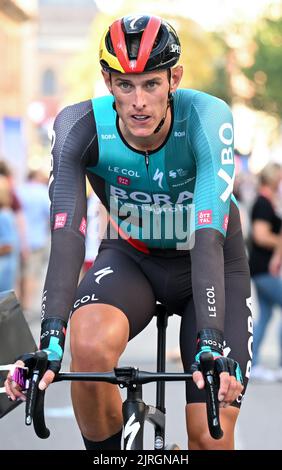 Weimar, Deutschland. 24. August 2022. Radfahren: Deutschland-Rundfahrt, Weimar, 2,6 km, Prolog, Einzelzeitfahren. Nils Politt vom Team BORA - hansgrohe reagiert im Ziel. Quelle: Hendrik Schmidt/dpa/Alamy Live News Stockfoto