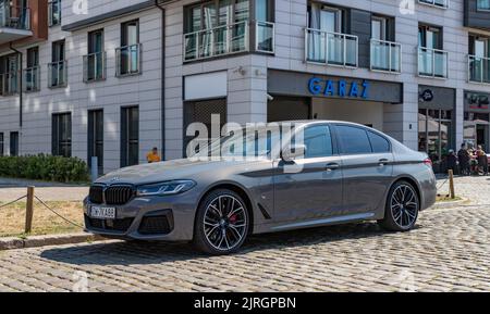 Ein Bild eines grauen BMW 7 Series 760Li. Stockfoto