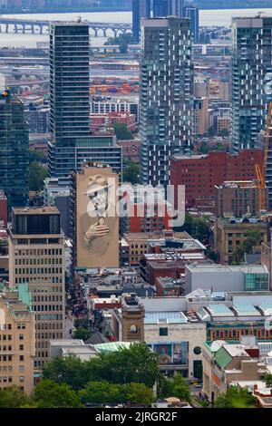 Ein Porträt von Leonard Cohen gemalt auf der Seite eines Gebäudes in Montreal, Quebec, Kanada Stockfoto