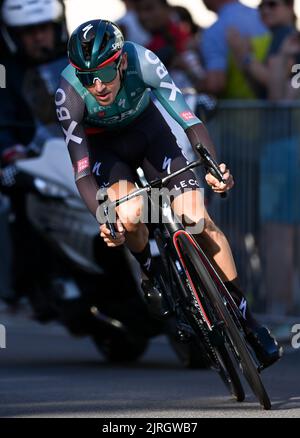 Weimar, Deutschland. 24. August 2022. Radfahren: Deutschland-Rundfahrt, Weimar, 2,6 km, Prolog, Einzelzeitfahren. Emanuel Buchmann vom Team BORA - hansgrohe auf der Strecke. Quelle: Hendrik Schmidt/dpa/Alamy Live News Stockfoto