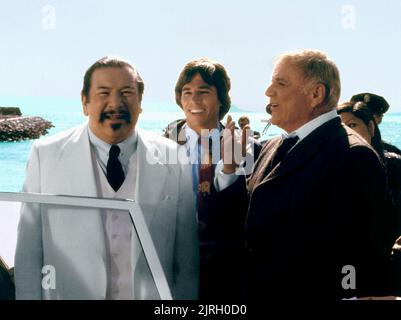 PETER USTINOV, Richard Hatch, Brian Keith, CHARLIE CHAN UND DER FLUCH DES DRACHEN KÖNIGIN, 1981 Stockfoto