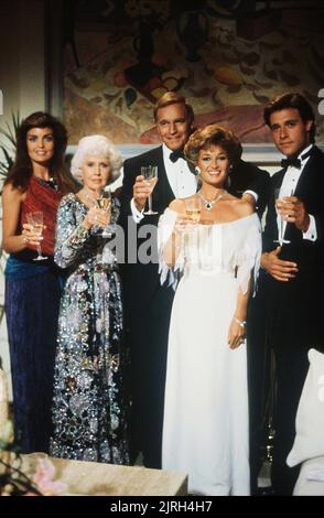 TRACY SCOGGINS, Barbara Stanwyck, Charlton Heston, STEPHANIE BEACHAM, John James, die COLBYS, 1985 Stockfoto