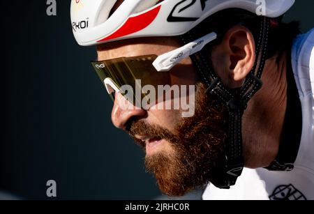 Weimar, Deutschland. 24. August 2022. Radfahren: Deutschland-Rundfahrt, Weimar, 2,6 km, Prolog, Einzelzeitfahren. Simon Geschke von der deutschen Nationalmannschaft auf der Strecke. Quelle: Hendrik Schmidt/dpa/Alamy Live News Stockfoto