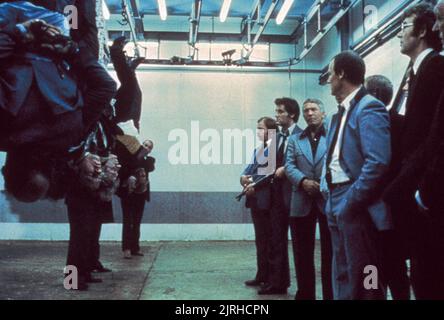 AUFGEREIHT-UP GANGSTERS SZENE, DER LANGE KARFREITAG, 1980 Stockfoto