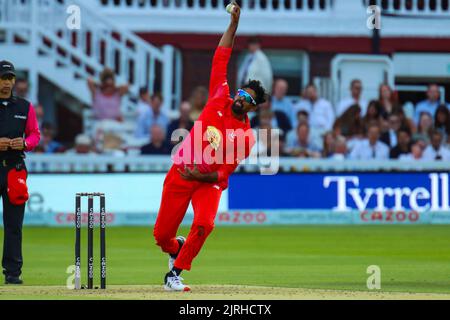 London, Großbritannien. 24. August 2022. ISH Sodhi (Welsh Fire) köpft im Spiel zwischen London Spirit und Welsh Fire in den Hundert bei Lord's, London, England. (Foto: Claire Jeffrey/Sports Press Photo/C - EINE STUNDE DEADLINE - NUR FTP AKTIVIEREN, WENN BILDER WENIGER ALS EINE STUNDE ALT sind - Alamy) Quelle: SPP Sport Press Photo. /Alamy Live News Stockfoto