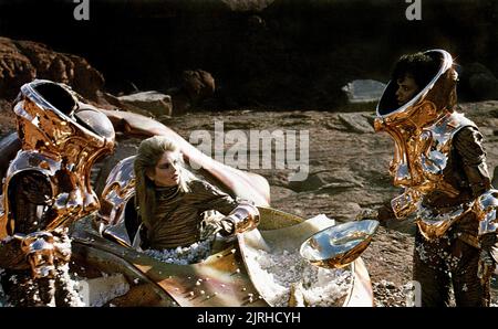 CALI TIMMINS, DEBORAH PRATT, SPACEHUNTER: ABENTEUER IN DER VERBOTENEN ZONE, 1983 Stockfoto