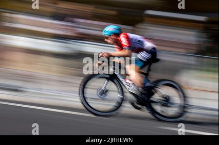 Weimar, Deutschland. 24. August 2022. Radfahren: Deutschland-Rundfahrt, Weimar, 2,6 km, Prolog, Einzelzeitfahren. Matthew Holmes vom Team Lotto Soudal auf dem Platz. Quelle: Hendrik Schmidt/dpa/Alamy Live News Stockfoto