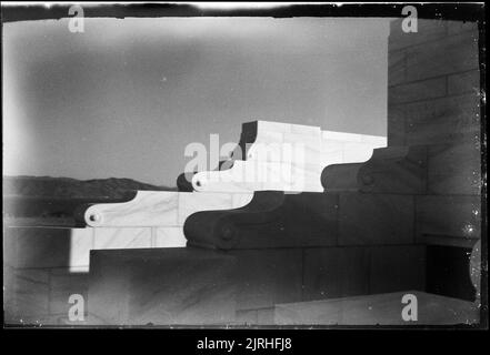 [Massey Memorial, Wellington], 1920s bis 1930s, Wellington, von Roland Searle. Stockfoto