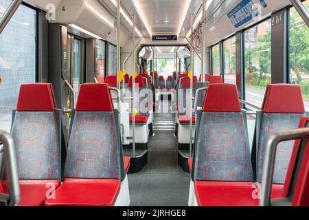 06-22-2022 Helsinki, Finnland /Straßenbahn in Helsinki - Innenraum (teure Tickets, Bus komfortabel) Stockfoto